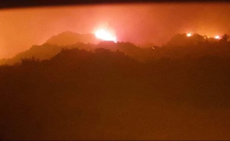 Εύβοια: Μεγάλη φωτιά στην περιοχή Φυγιάς -Εκκενώνεται και το Μαρμάρι